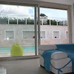 וילה Caraitria