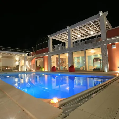Caraitria Villa